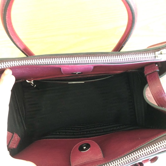 Prada NWOT Glacé Calf Twin Pocket Bag - Picture 5 of 10